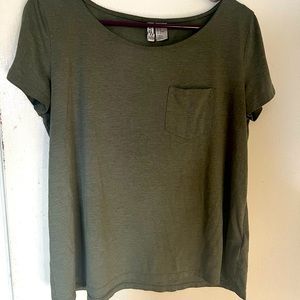 Divided Olive Green Cotton Tee w/ Front Pocket size M